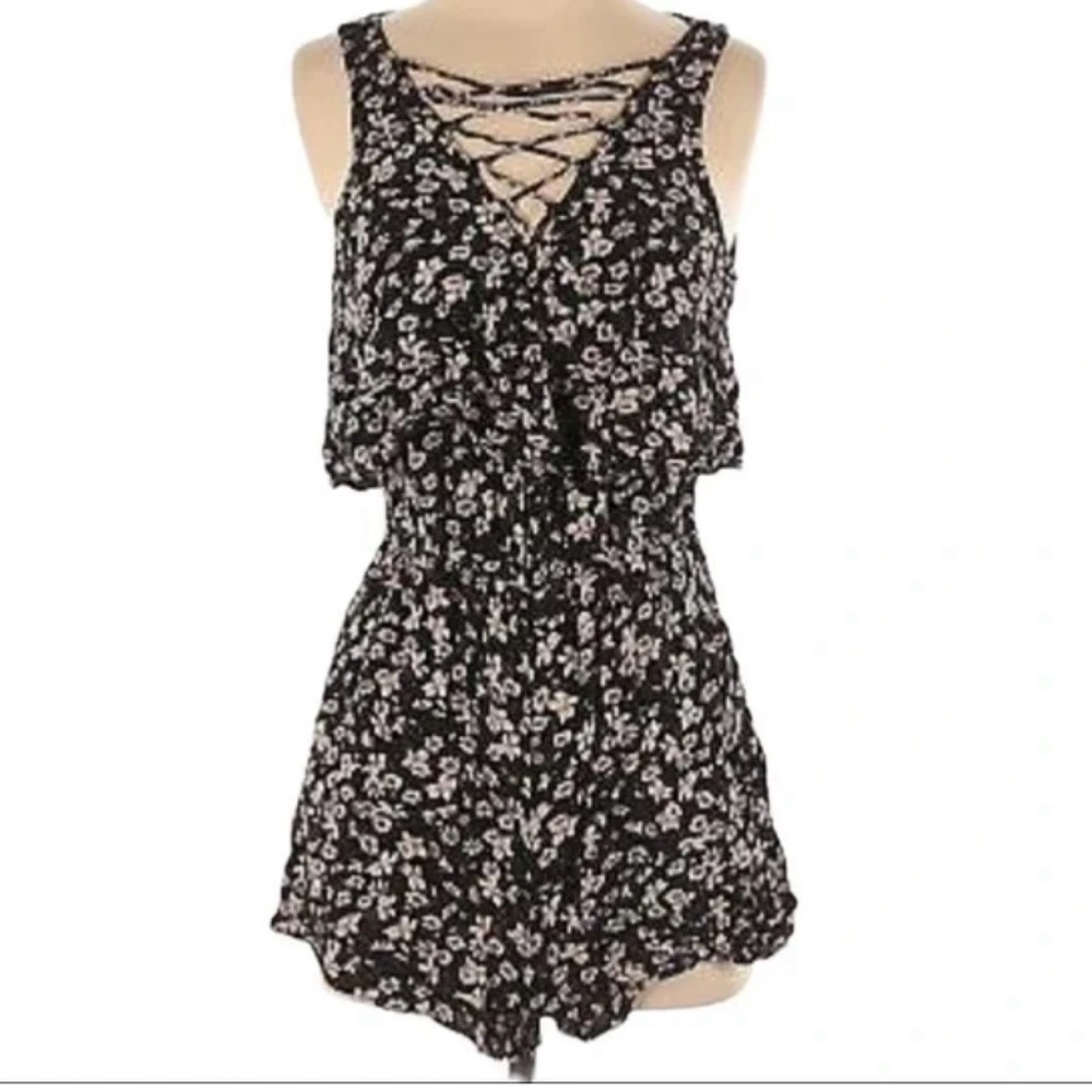 American Eagle Lace Up Sleeveless Open Back Layered
Black Floral Romper